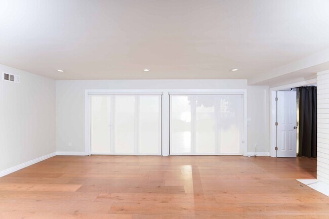 Building Photo - !! DESIRABLE 3 BEDROOM 3 BATHROOM LOCATED IN BEAUTIFUL RANCHO PALOS VERDES !!