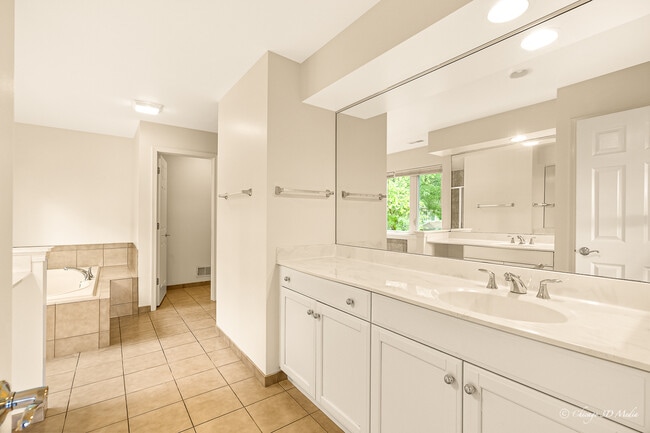 Building Photo - 2646 Chelsey St