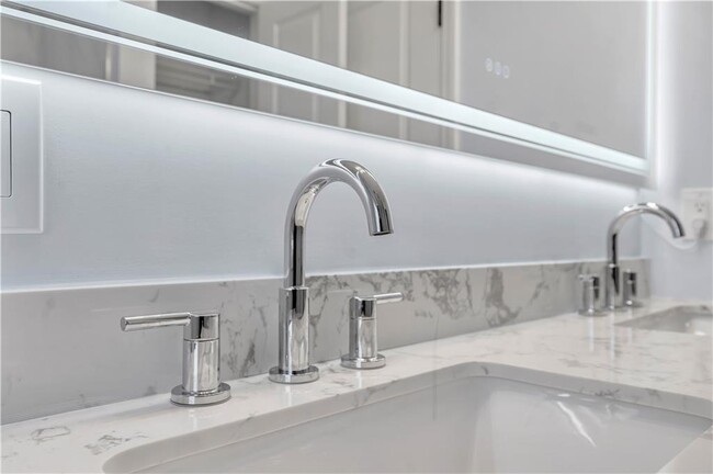 Building Photo - 10 Anthony Ave