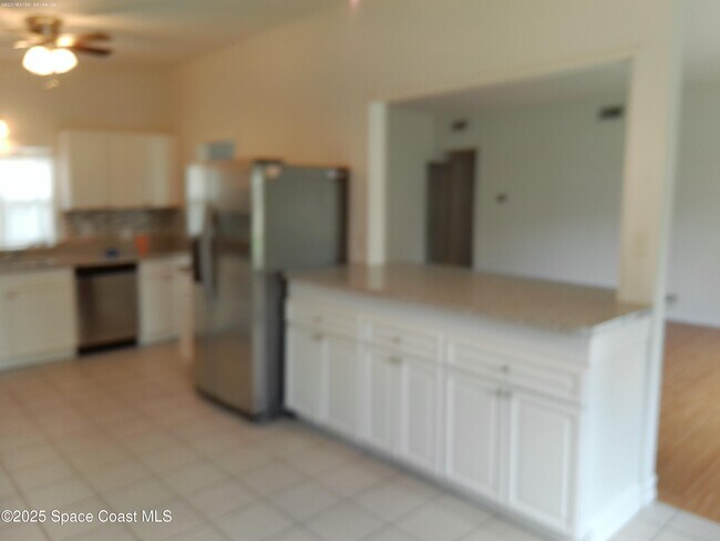 Building Photo - 855 Delano Rd
