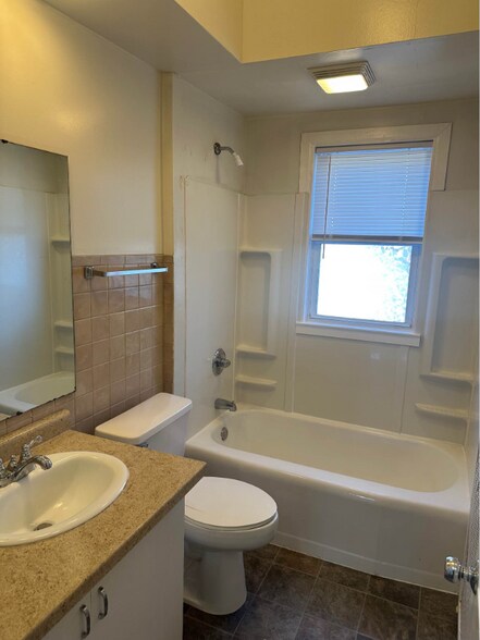 Building Photo - 526 McClellan St