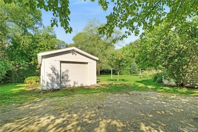 Building Photo - 15119 Northville Rd