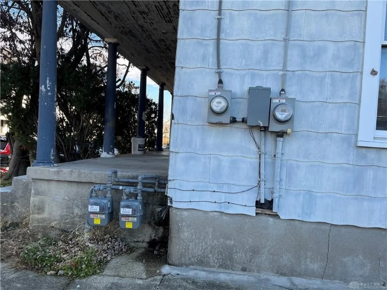 Building Photo - 22 E Parkwood Dr