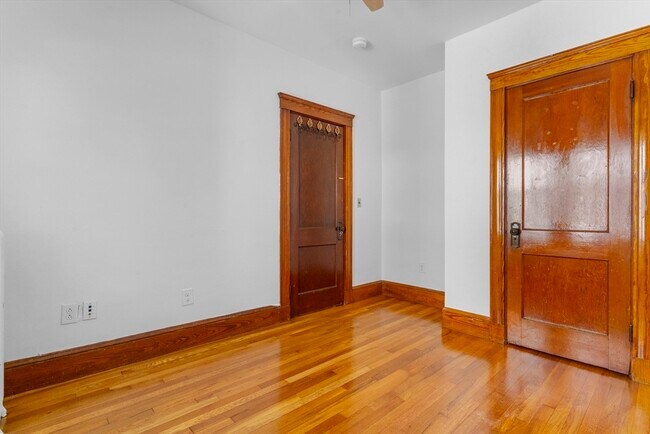 Building Photo - 36 Turner St