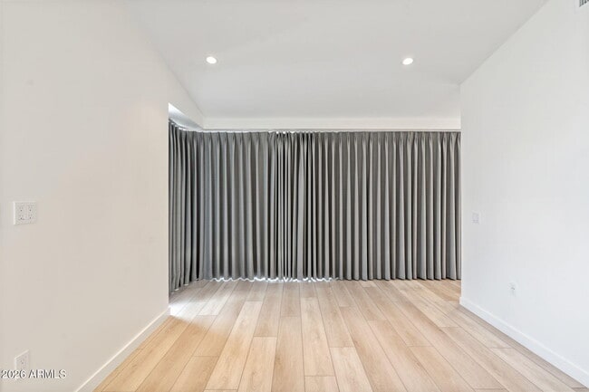 Building Photo - 1337 E Polk St