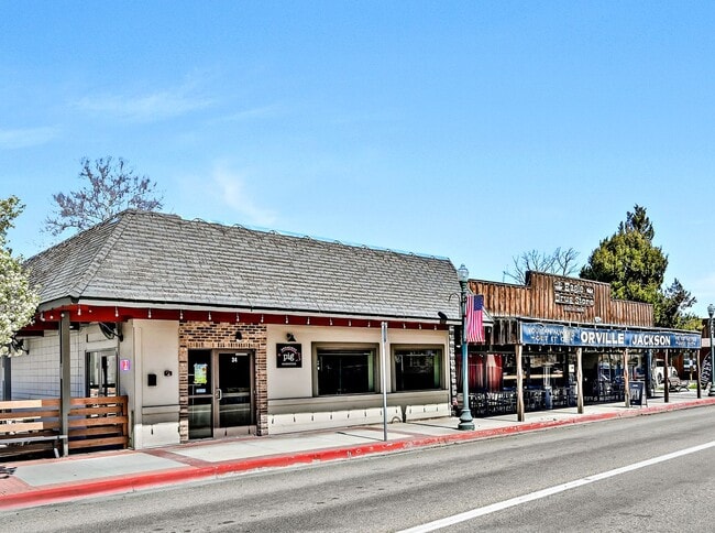Building Photo - 167 E Aikens St