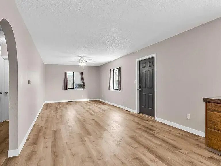 Building Photo - 610 N Orchard Ave