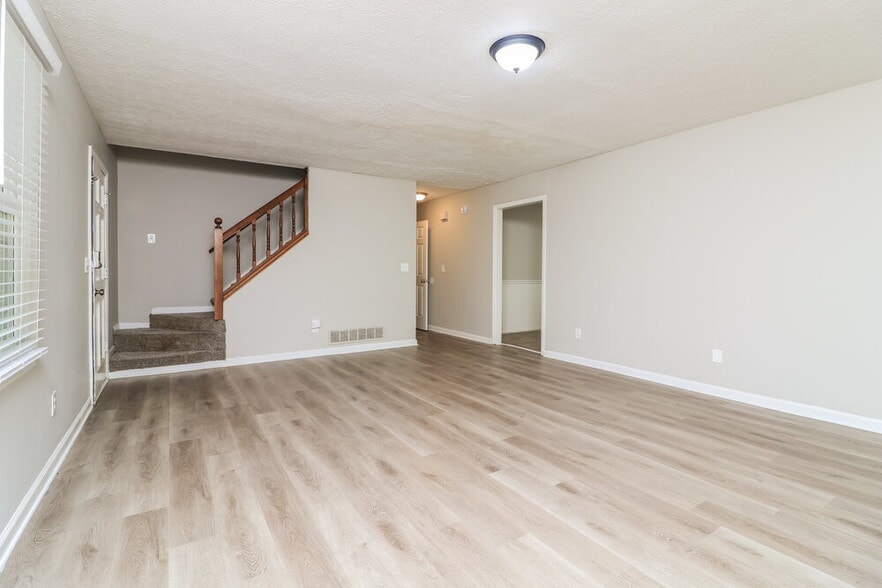 Building Photo - 3138 Calumet Cir NW