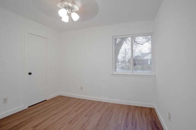 Building Photo - 2800 Bushnell Dr