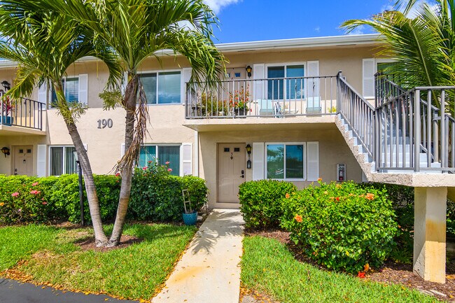 Building Photo - 190 Palm Dr