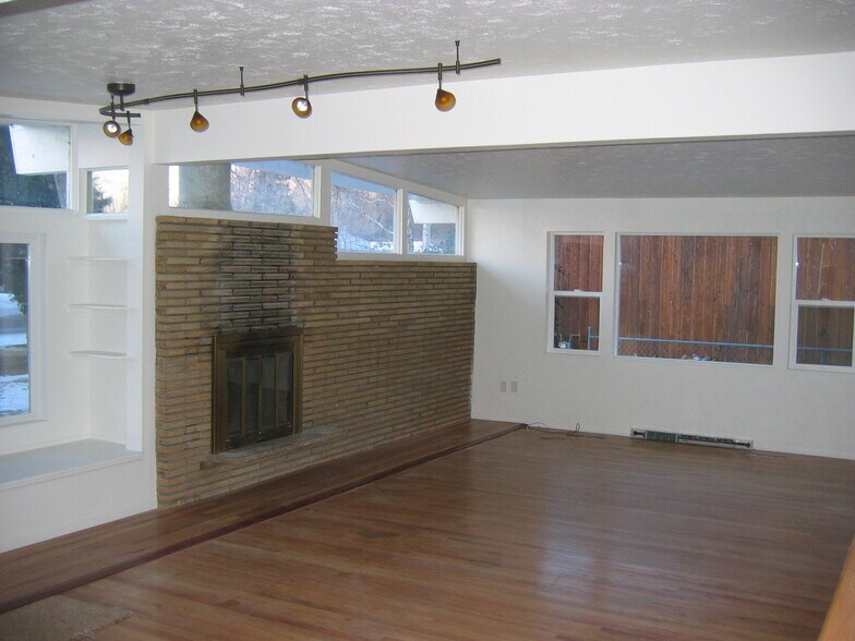 Living room with hardwood floors - 1224 Westward Dr