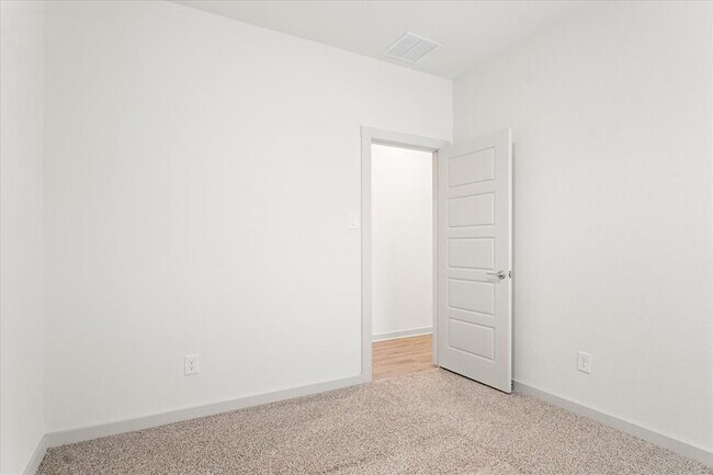 Building Photo - 523 Millbrook Blvd