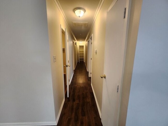 Building Photo - Move In By February 28th - Pay ONLY A $500 Deposit!!