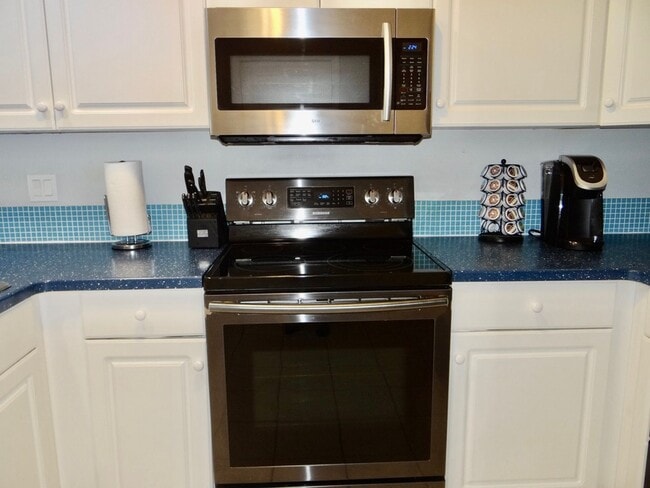 Building Photo - Furnished Long Term Rental in Surfside