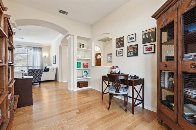 Building Photo - 3805 Pebble Ct