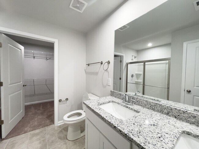 Building Photo - 107 Glen Forest Dr