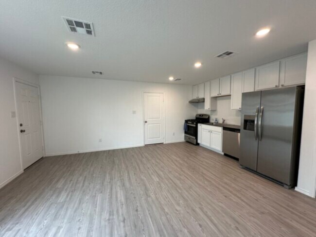 Building Photo - 7260 Pasture Run