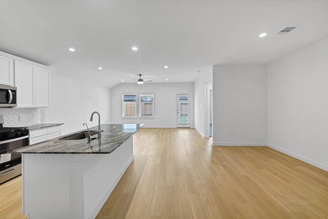 Building Photo - 1718 Battisti Dr