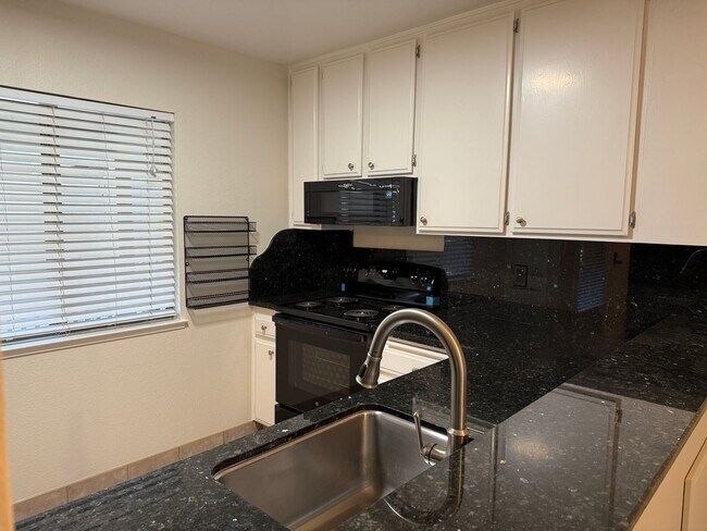 Building Photo - Los Gatos quality condo