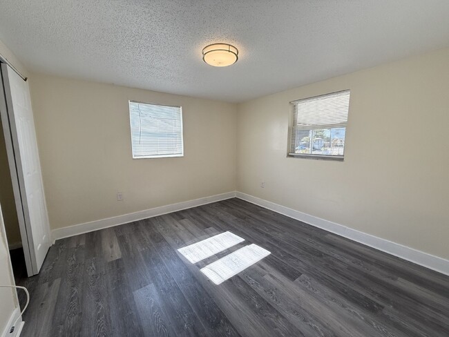 Building Photo - "Charming 3-Bedroom Home with Granite Countertops on Sunfish Drive, Hudson, FL!"