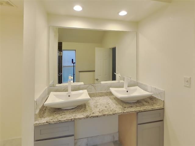 Building Photo - 2033 Oak Bend Ln