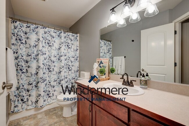 Building Photo - 3 Bed 2.5 Bath Townhome