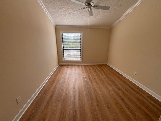 Building Photo - 2 Bed 2 Bath Luxury Waterfront Townhome with Screened Lanai & Garage!