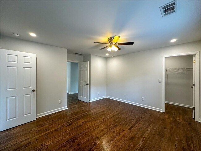 Building Photo - 2660 Coachmans Cir