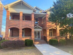 Building Photo - Two Bedroom Apartment On Tattnall Square Park