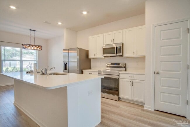 Building Photo - 6625 Sun Tree Cir