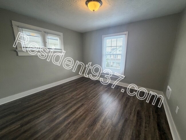 Building Photo - Updated 3 bed 1 bath home!