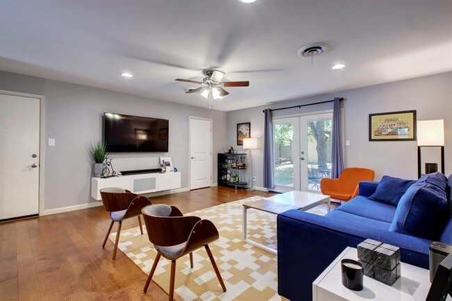 Building Photo - 6709 Columbia Dr