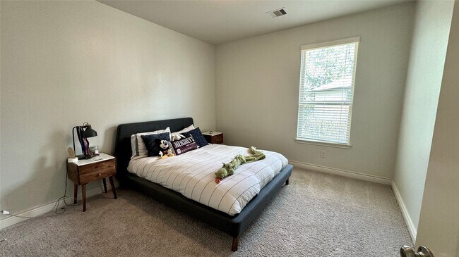 Building Photo - 27 Jonquil Pl