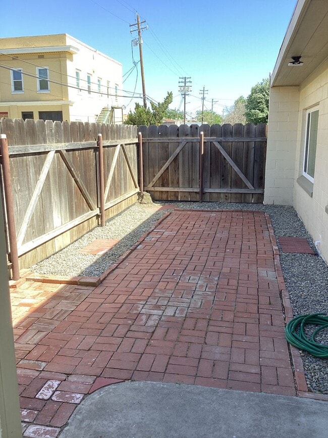 Building Photo - Very Nice One Bedroom Home Now Available In Gustine