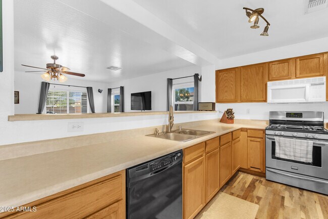Building Photo - 12638 W Columbine Dr