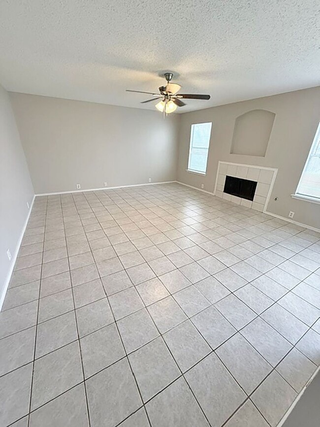 Building Photo - Great 4 Bdrm 2.5 Bath Home in Denton Tx