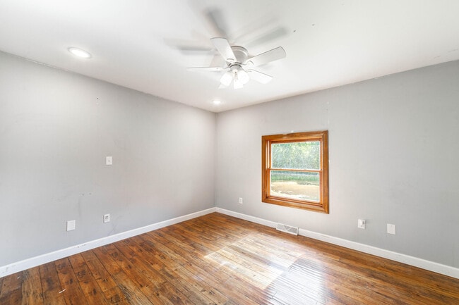 Building Photo - 6050 S Sinclair Rd