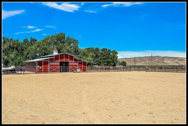 Building Photo - 3 Acre Horse Ranch & Home Rental SE Boise ...