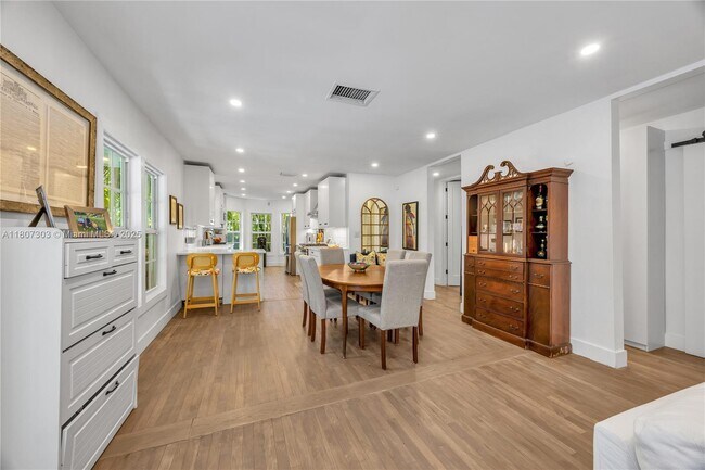Building Photo - 5023 SW 59th Ave