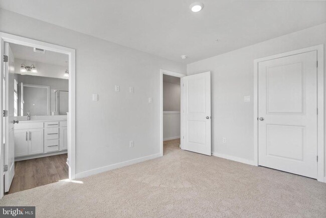 Building Photo - 16655 Green Glade Dr