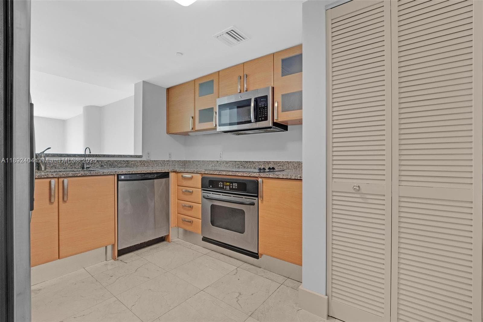 Building Photo - 2101 Brickell Ave