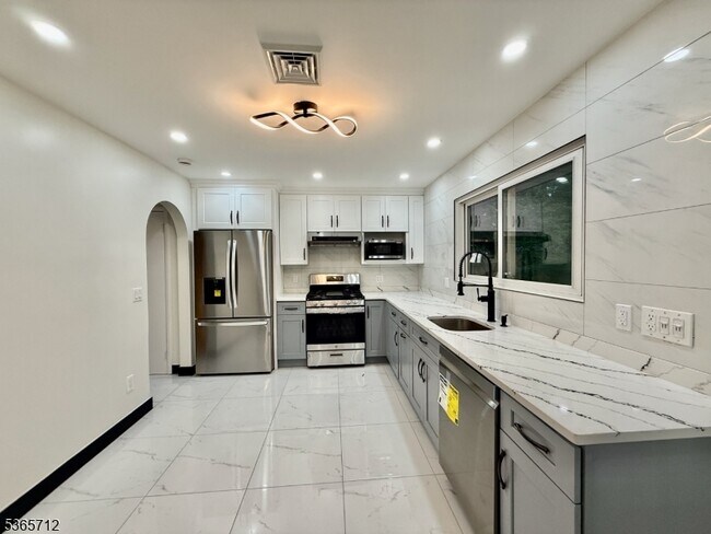 Building Photo - 53 Pine Grove Rd
