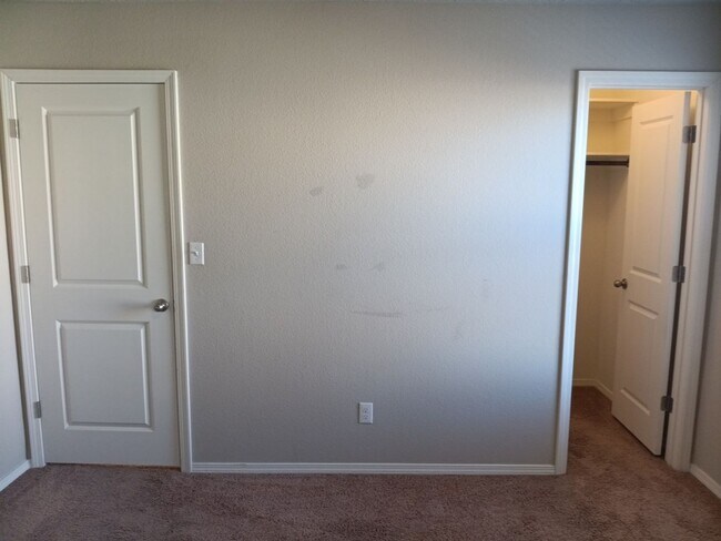 Building Photo - Stunning Home! Showings available Today!