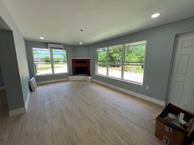 Building Photo - 2148 Aldridge Ave