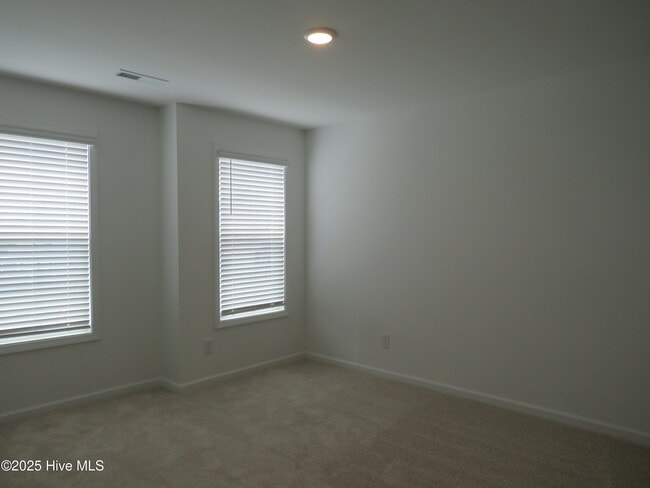 Building Photo - 370 Summer Wind Wy