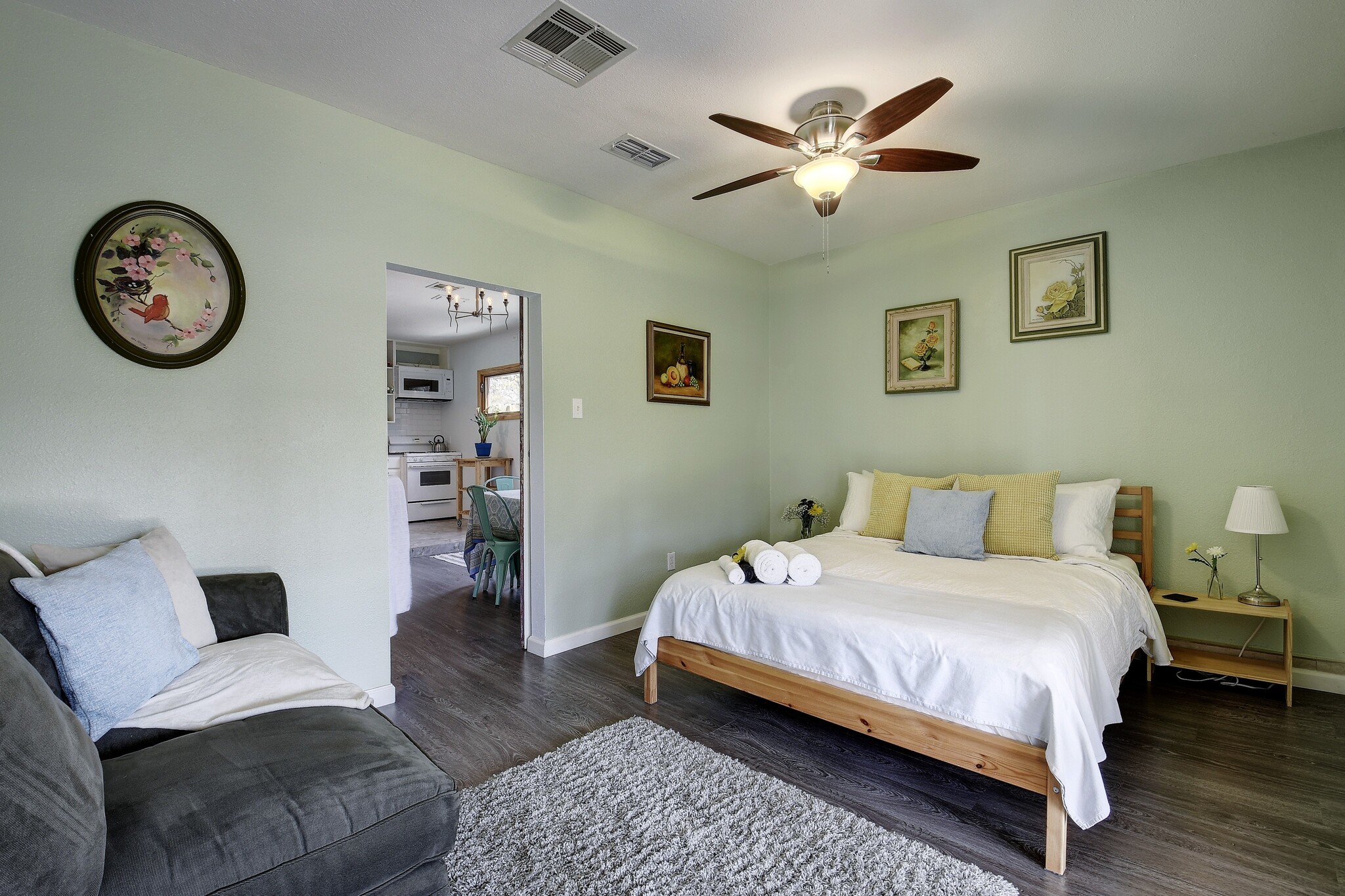 Building Photo - 3203 Loyola Ln