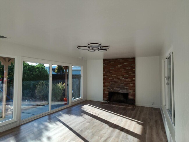 Building Photo - 6912 Bollinger Rd