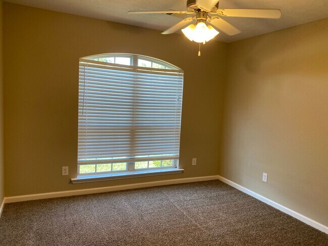 Building Photo - 2404 Lancashire Ln