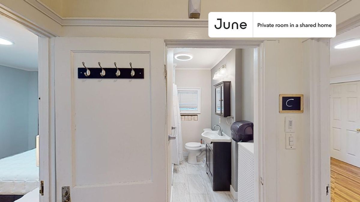 Building Photo - Room in Shared 3 bed/1 bath home