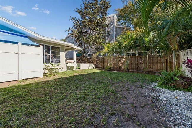 Building Photo - 2302 S Arrawana Ave